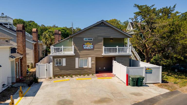 Bow Wow Bungalow - 3rd Row - Ocean Drive Section - B&B Myrtle Beach