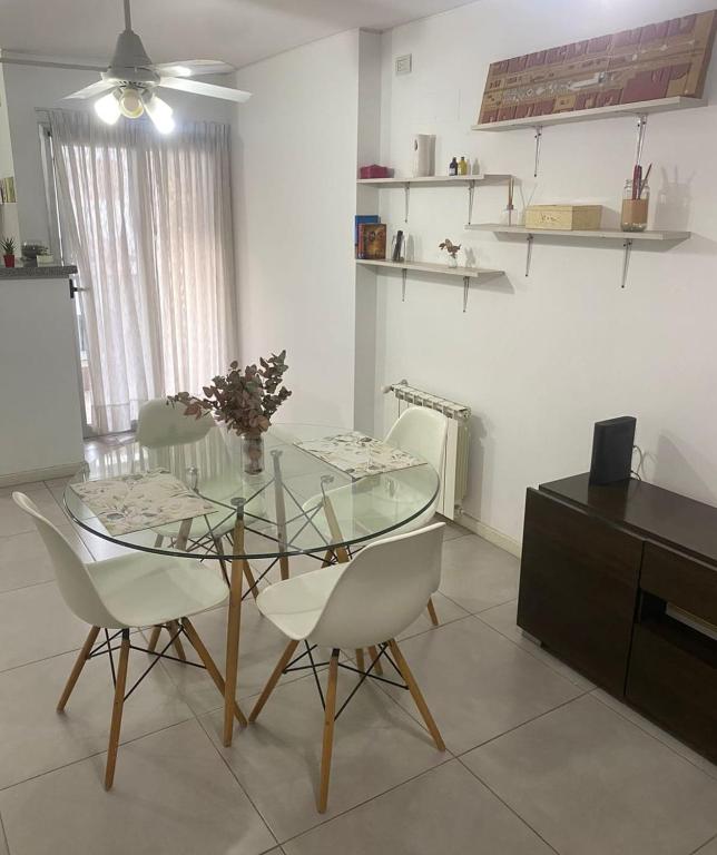 Departamento -Torre Duomo- a 50mts de la Terminal de Ómnibus de lado de Barrio Nueva Cordoba, By Apartcba - Bed and Breakfast Córdoba
