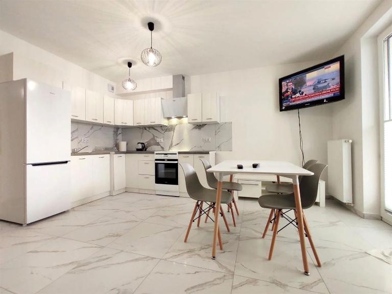 Apartament Julia 1-3 os I piętro z balkonem i garażem - Ferienwohnung Kielce
