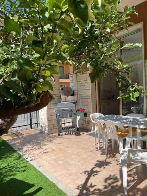 Trilocale con incantevole giardino - Bed and Breakfast Pietra Ligure