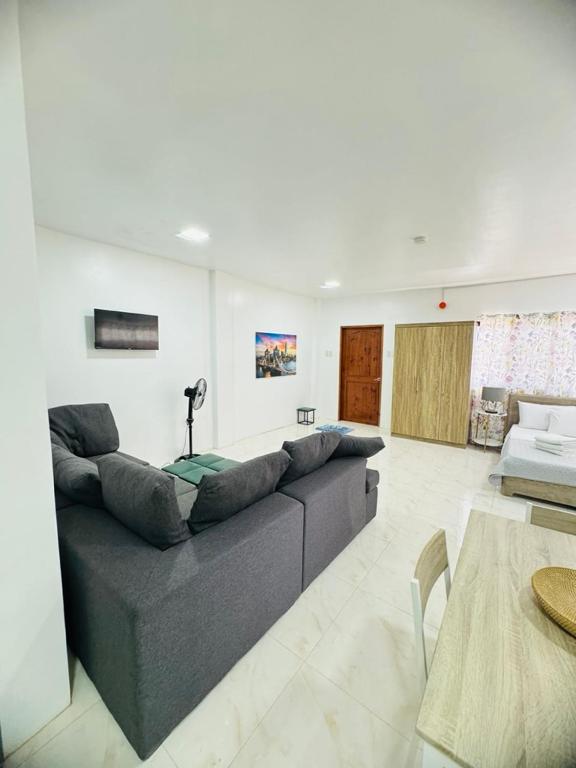 Studio Style Furnished apartment - B&B Buaya