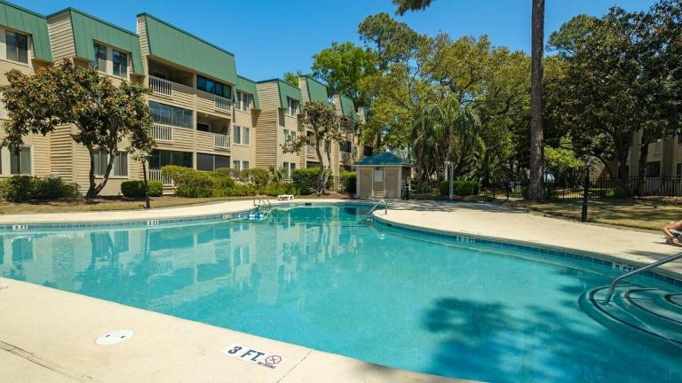 Walk to the Beach Waterfront Oasis - Bed and Breakfast Hilton Head