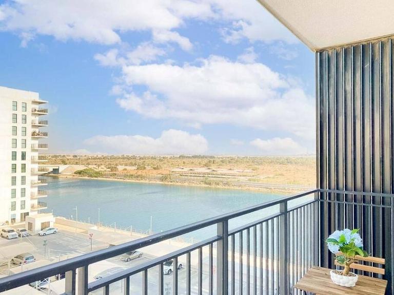 B1 Studio in Yas with canal view - B&B Abu Dhabi