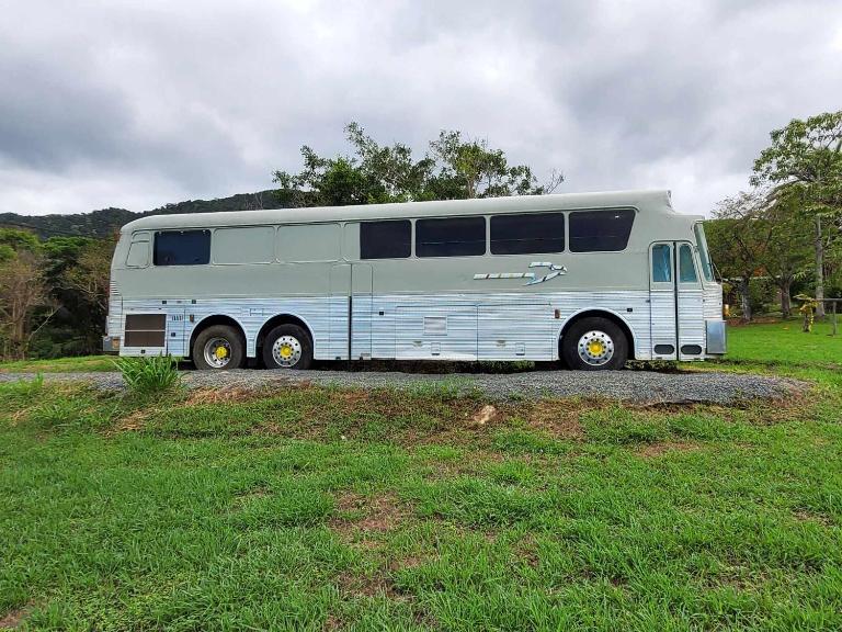 Le Big Bus - Bed and Breakfast Nessadiou