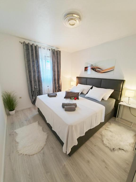 Residence Toni - Private Parking, Steps to the Beach, Fast Wi-Fi - B&B Zara