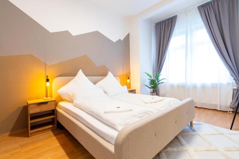 StadtNatur Apartment am Küchwald - 2 SZ mit Balkon, WASCHMASCHINE, Streaming-TV, Badewanne, Arbeitsplatz - B&B Chemnitz
