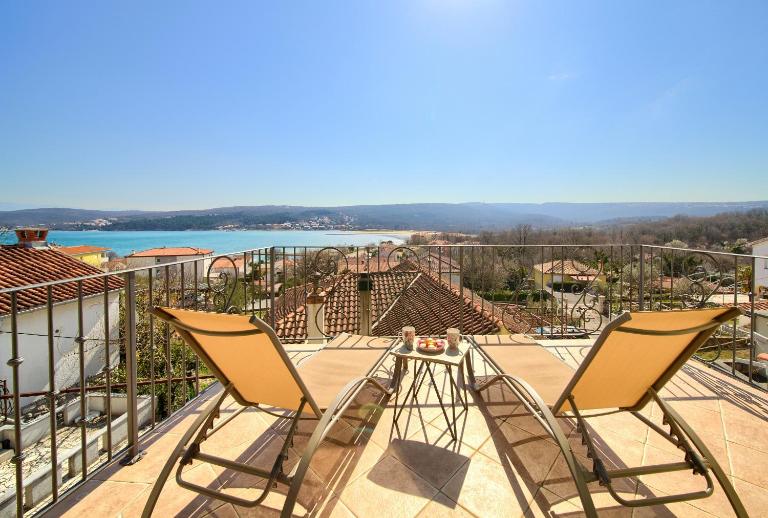 Holiday home with a beautiful sea view - Kate**** - Chambres d'hôtes Čižići
