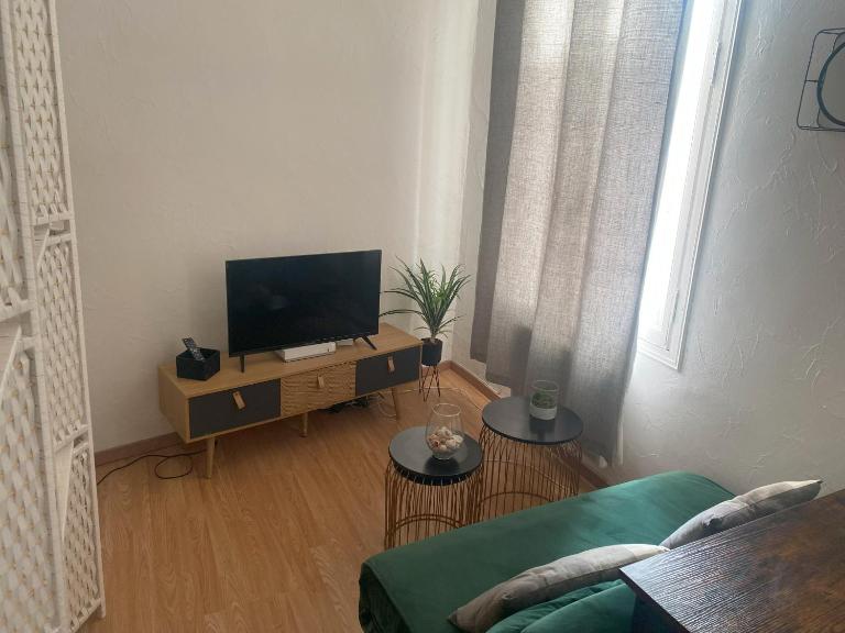 LE BELFORT 2 Studio lunimeux Quartier les halles - B&B Narbona