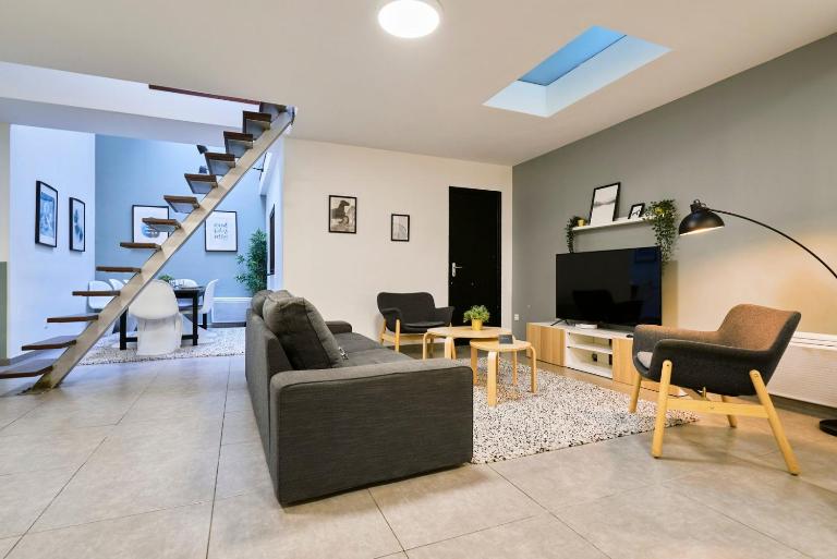 4 bedroom apartment with parking ! - Bed and Breakfast Rijsel