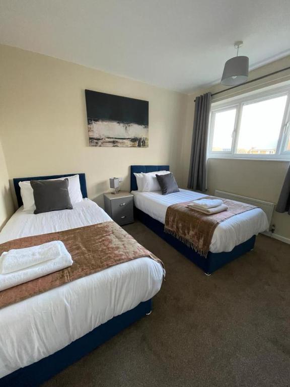 Stunning 3 bedrooms house with Garden and Free Parking - B&B Barnsley
