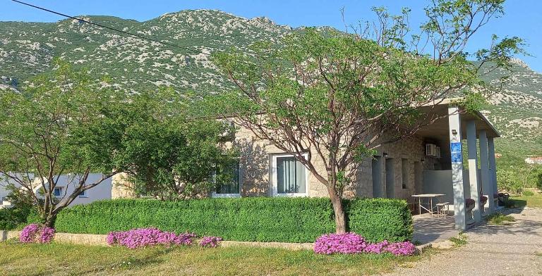 Holiday home in Cesarica 17117 - B&B Cesarica