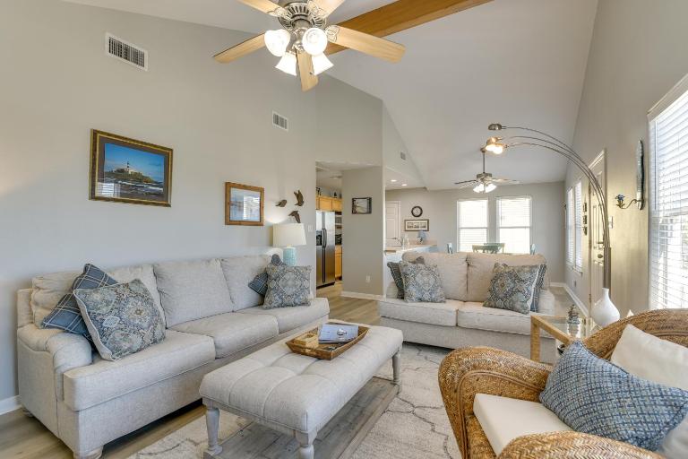 < 1 Mi to Beach! Poolside Retreat in Galveston - B&B Galveston