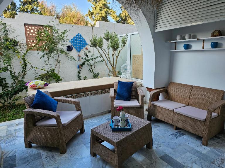Villa Jasmin Super equipped apartment, Private Garden, Pool, near Beach and near Center - Ferienwohnung Hammamet