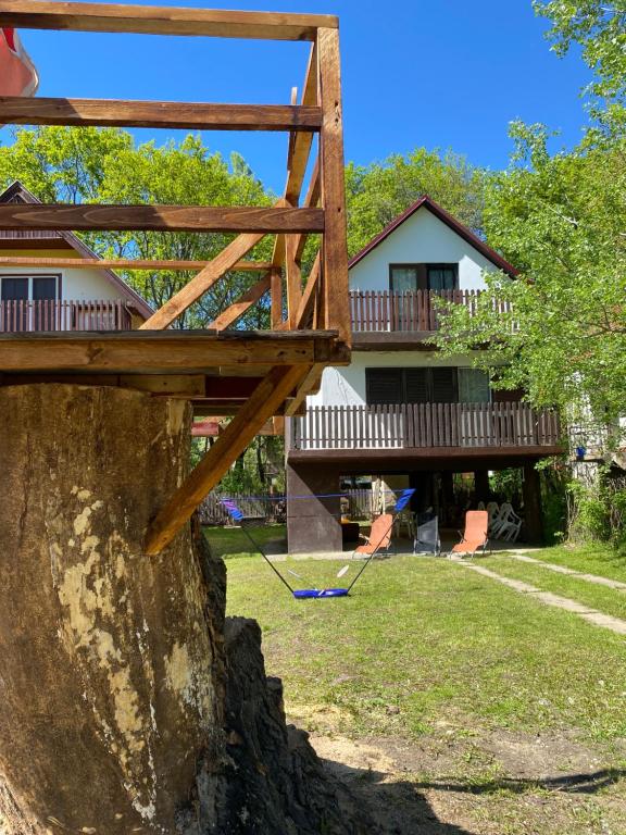 Tufa Vendégház - B&B Rakamaz