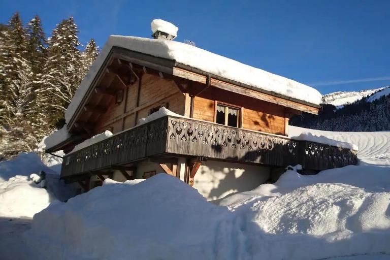 9-Bed Chalet with Easy Access to Avoriaz 1800 - B&B Morzine