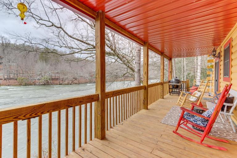 'Toccoa Waterfront Hideaway:' Hot Tub & Fire Pit! - Ferienwohnung Mineral Bluff