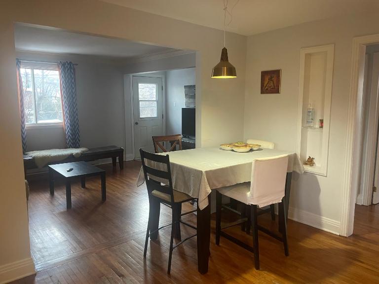 Appartement près du Métro - B&B Laval