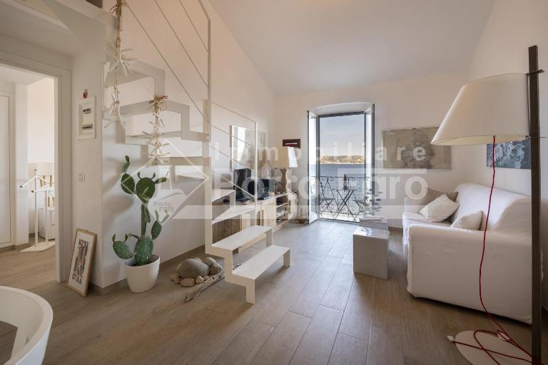 21 Pineta - Bilocale mansardato ristrutturato e vista mare Porto Faro - B&B Palau