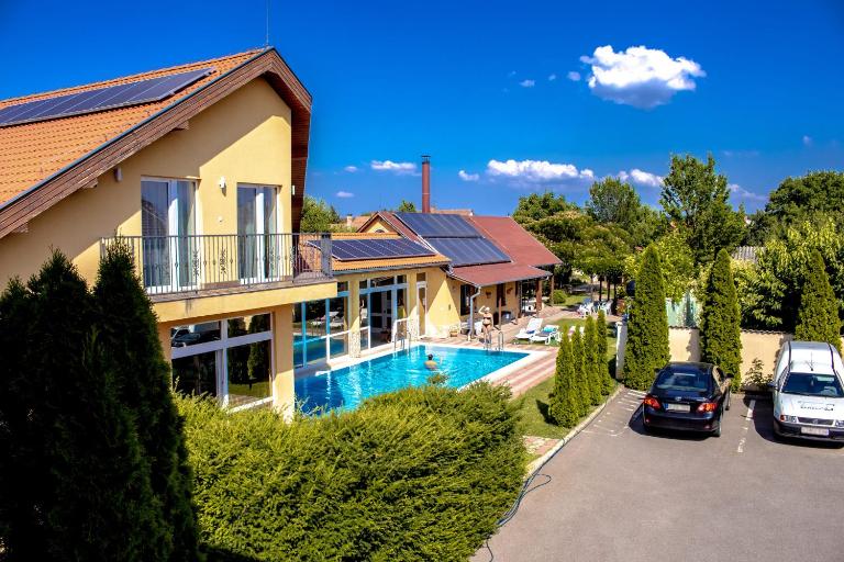 Ella Residence Panzió - Ferienwohnung Hajduszoboszlo