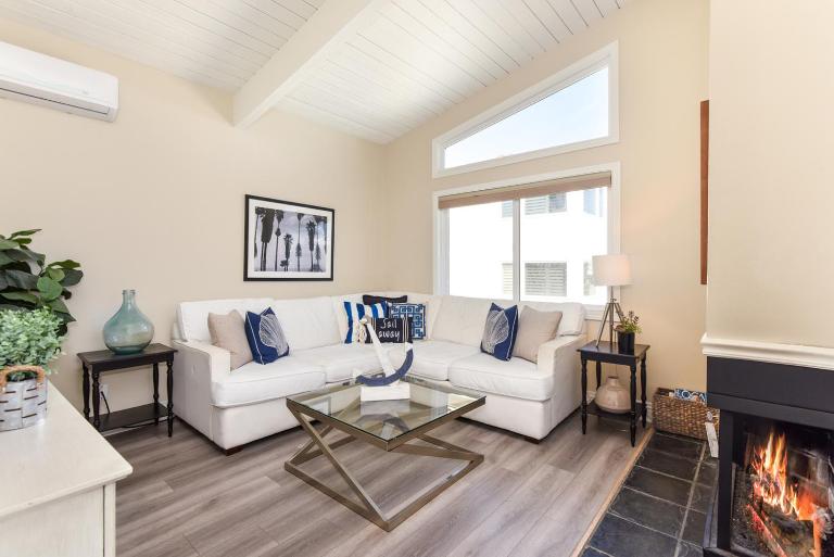 2 Bedroom in BACK of our BEACHFRONT Home - B&B Newport Beach