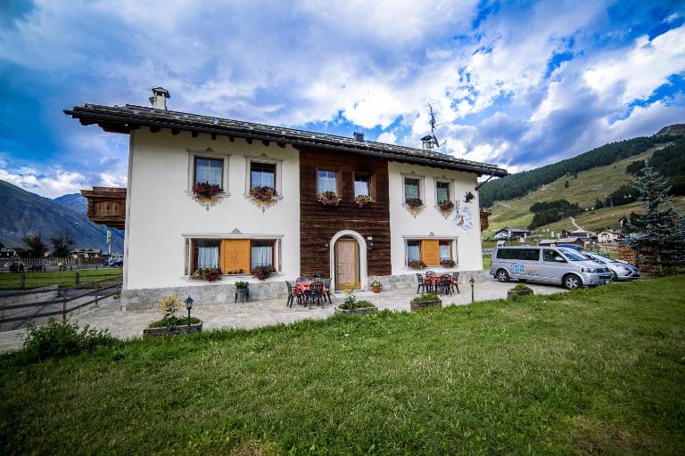 Chalet Alpine Dream - Bed and Breakfast Livigno