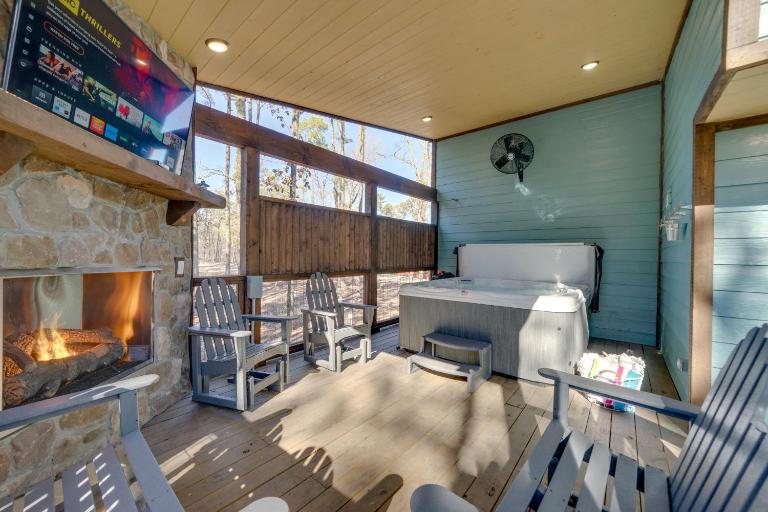 Broken Bow Cabin w/ Hot Tub, Pool Table & Fire Pit - B&B Broken Bow