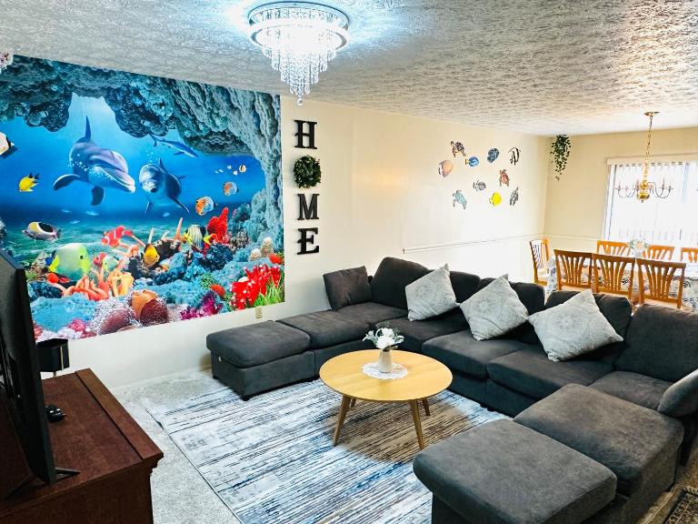 Ocean Palace -12 Guests- close to I-75-Amazing Location!! - Ferienwohnung Maud