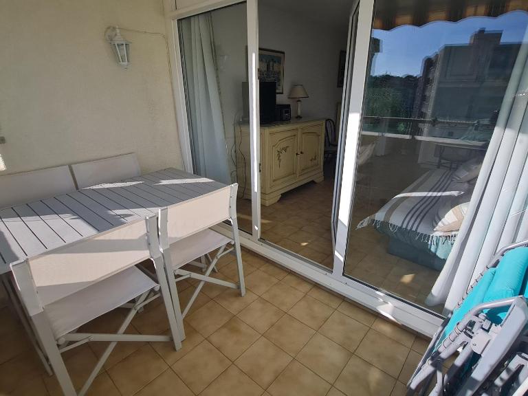 Appartement 2 pièces avec balcon, piscine et parking privatif à Sainte-Maxime - FR-1-780-40 - Bed and Breakfast Sainte-Maxime