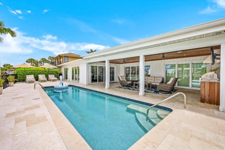 Beach Life! Close To Vanderbilt Beach! & ON THE WATER, Private Oasis - B&B Naples
