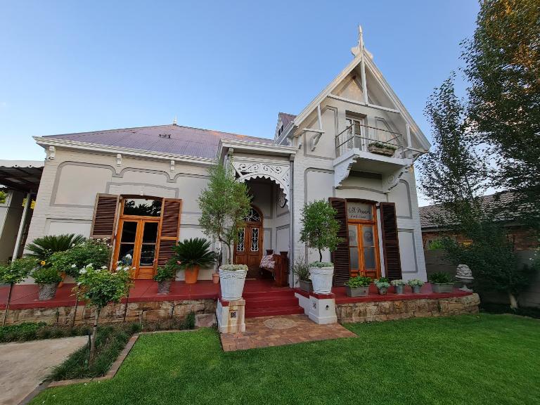Hill Manor Room 2 Self catering unit - B&B Potchefstroom