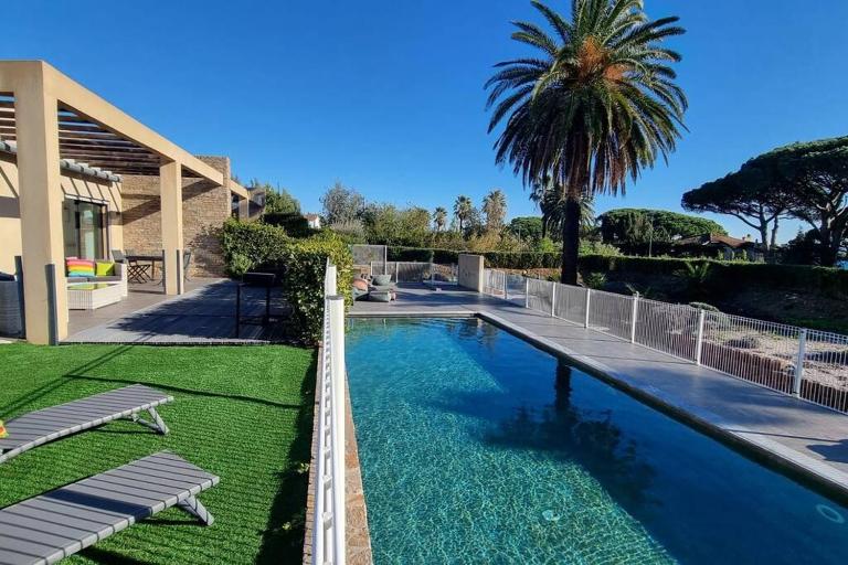 Chez K&D Appartement, piscine, mer 150m - Bed and Breakfast Grimaud