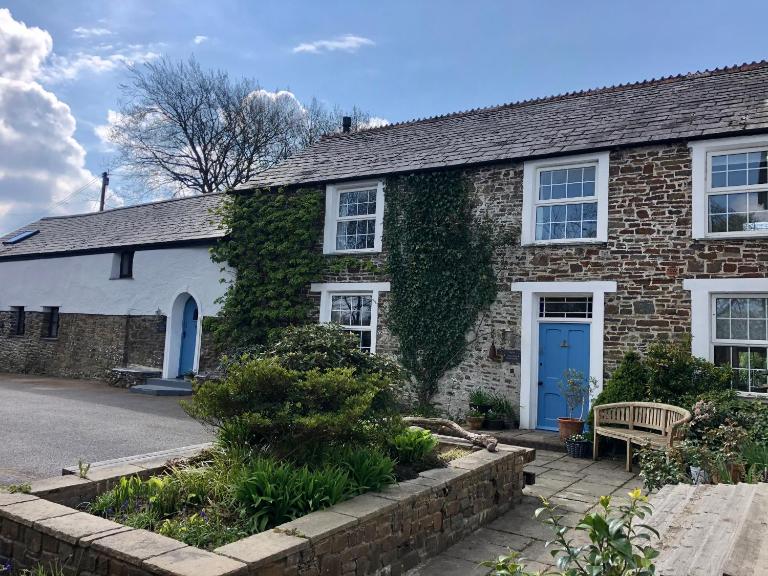 Lake Villa Holiday Cottages - B&B Holsworthy