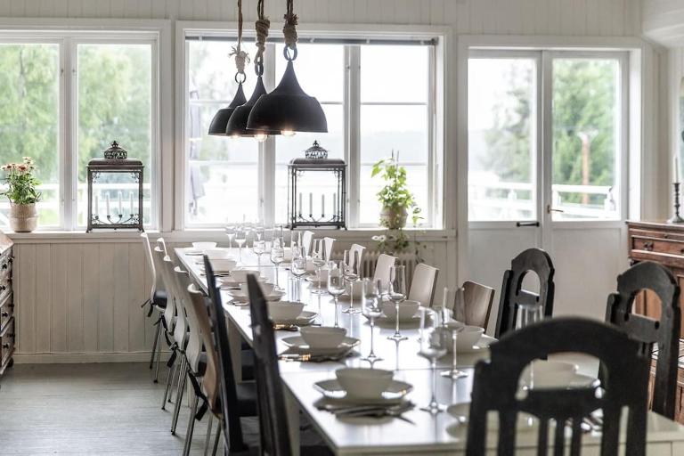 Historic lakeside villa, 20 guests - ski, boat - B&B Sunnansjö