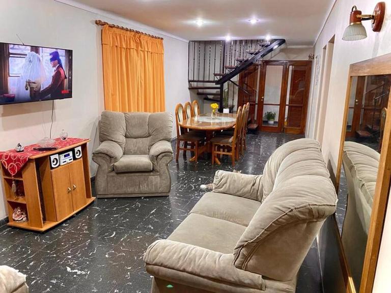 Casa entera centro de Mza! - Bed and Breakfast Mendoza