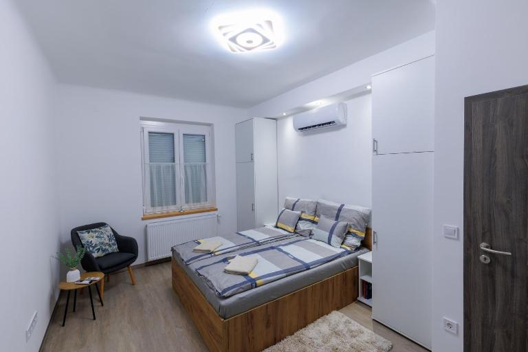 Gyöngy Apartman - B&B Pécs