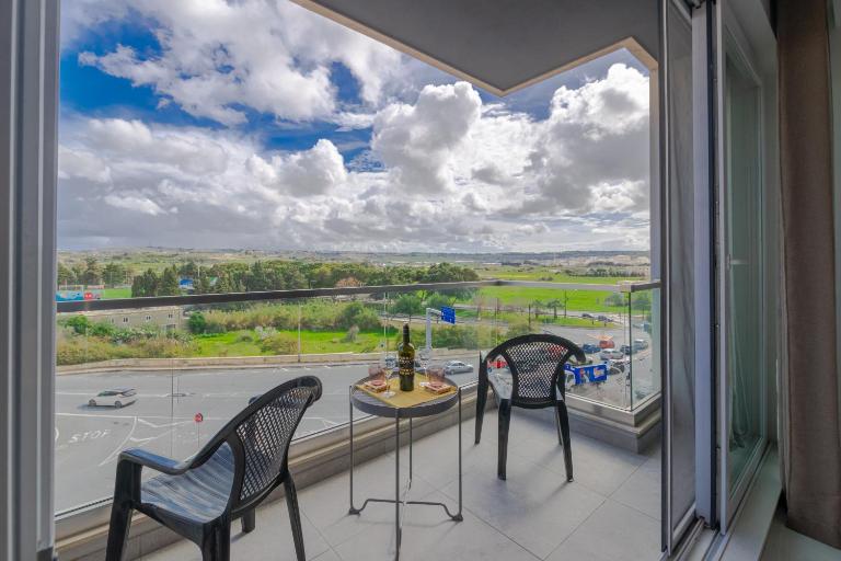 New Spacious Apartment 3 Bdr 2 Bth Bugibba 124 with View - Chambres d'hôtes San Pawl il-Bahar
