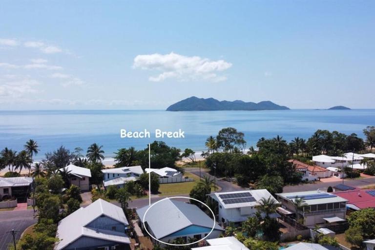 Beach Break - 4 Bedroom use - Family Home - Bed and Breakfast South Mission Beach