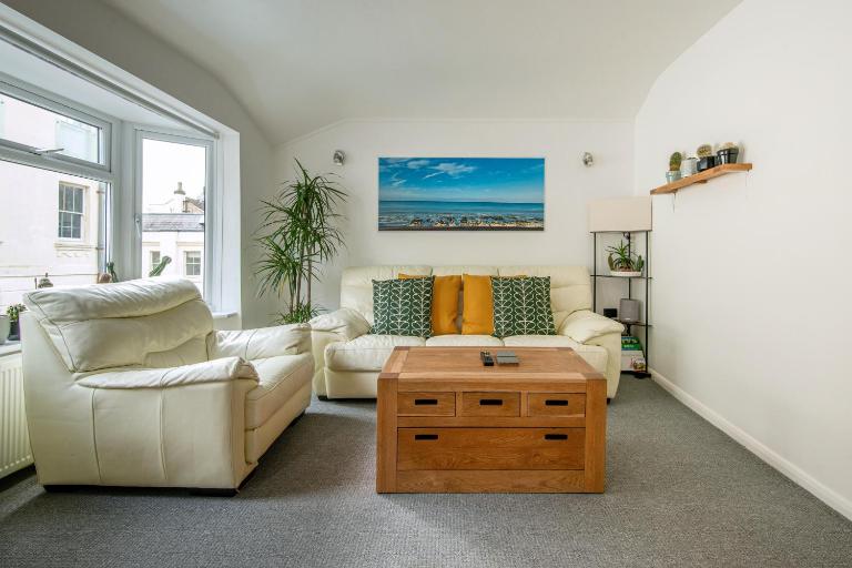 Brighton & Hove Beach - group or family fun - B&B Brighton
