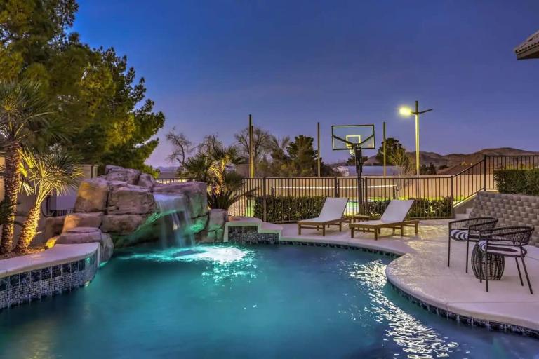 8000sf 7BR Villa Casita Pool Spa Gym & Games - B&B Las Vegas