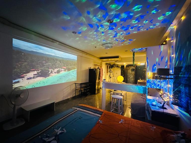 Beach Seaview Jomtien-tub, projector, high speed Wi-Fi - B&B Jomtien
