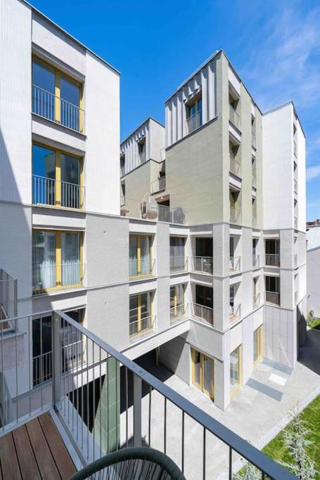 Urban Spaces 3 Victoriei new building with parking and security - Ferienwohnung Bukarest