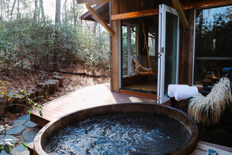 The Forest Bathhouse - Sauna, Soak, & Luxury - B&B Fairview