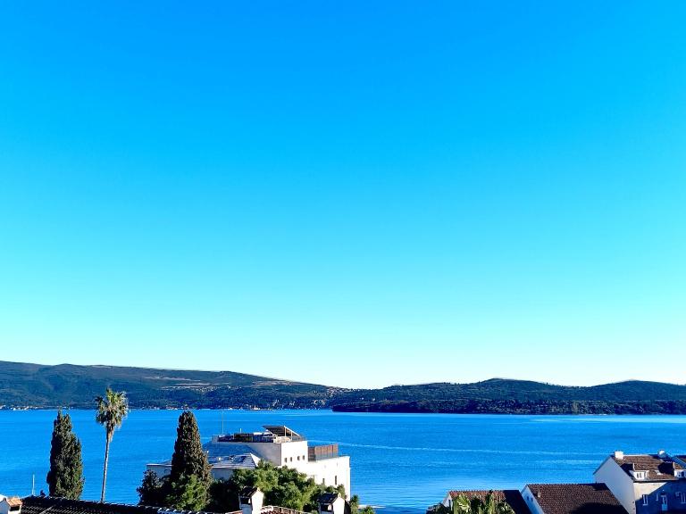 Tivat Center SeaView Apartment - Bed and Breakfast Tivat