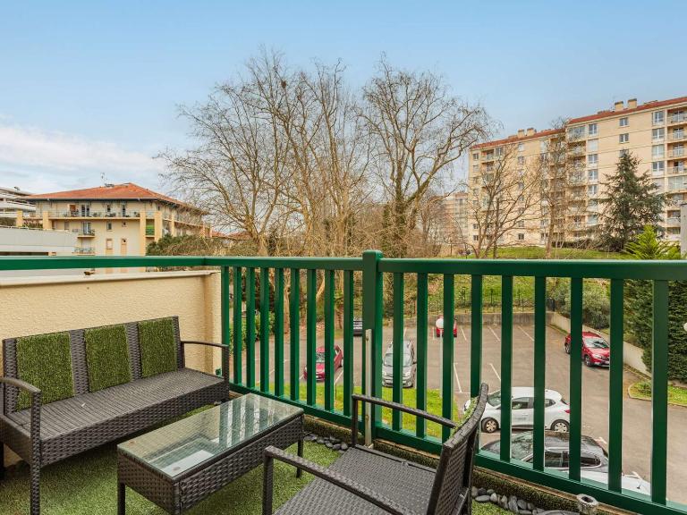 Bel Apt Moderne, 1 Chambre, Balcon, Ascenseur, Parking, Proche Commerces, 10 min Plages - FR-1-3-521 - Chambres d'hôtes Anglet