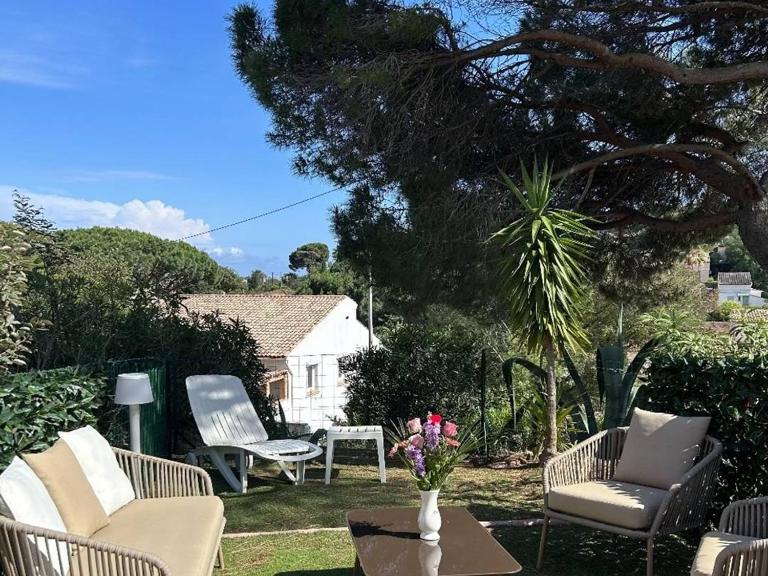 Appartement 2 Chambres avec Climatisation et Jardin, à 400m de la Plage - Les Issambres - FR-1-768-72 - B&B La Garonnette-Plage