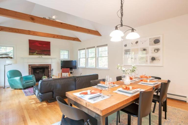 Perfectly private location w deeded beach access - B&B Orleans