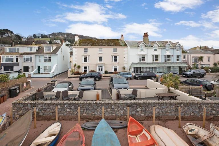 Beach Front Flat Shaldon with Parking - B&B Shaldon