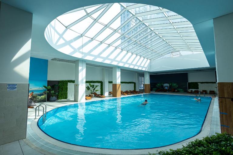 19th Floor Cozy Condo with Pool, Fitness, Parking Included in Price & Self Check in Available - B&B Skopje