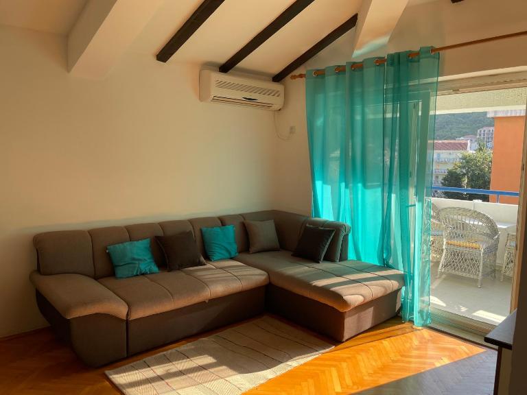 Adok stan - Bed and Breakfast Budva