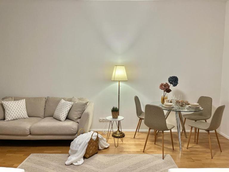 Zentrales Apartment mit Balkon - B&B Vienna